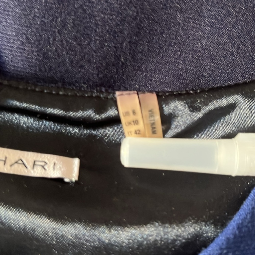 Tahari - Picture 4 of 5